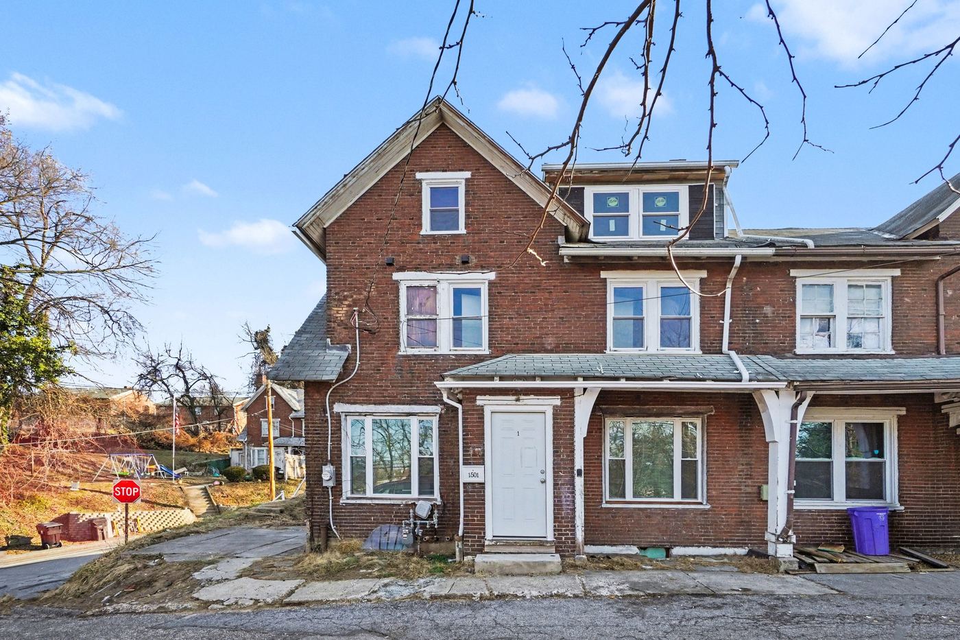 Front of 1501 Cameron Ter, a renovated corner-lot townhouse